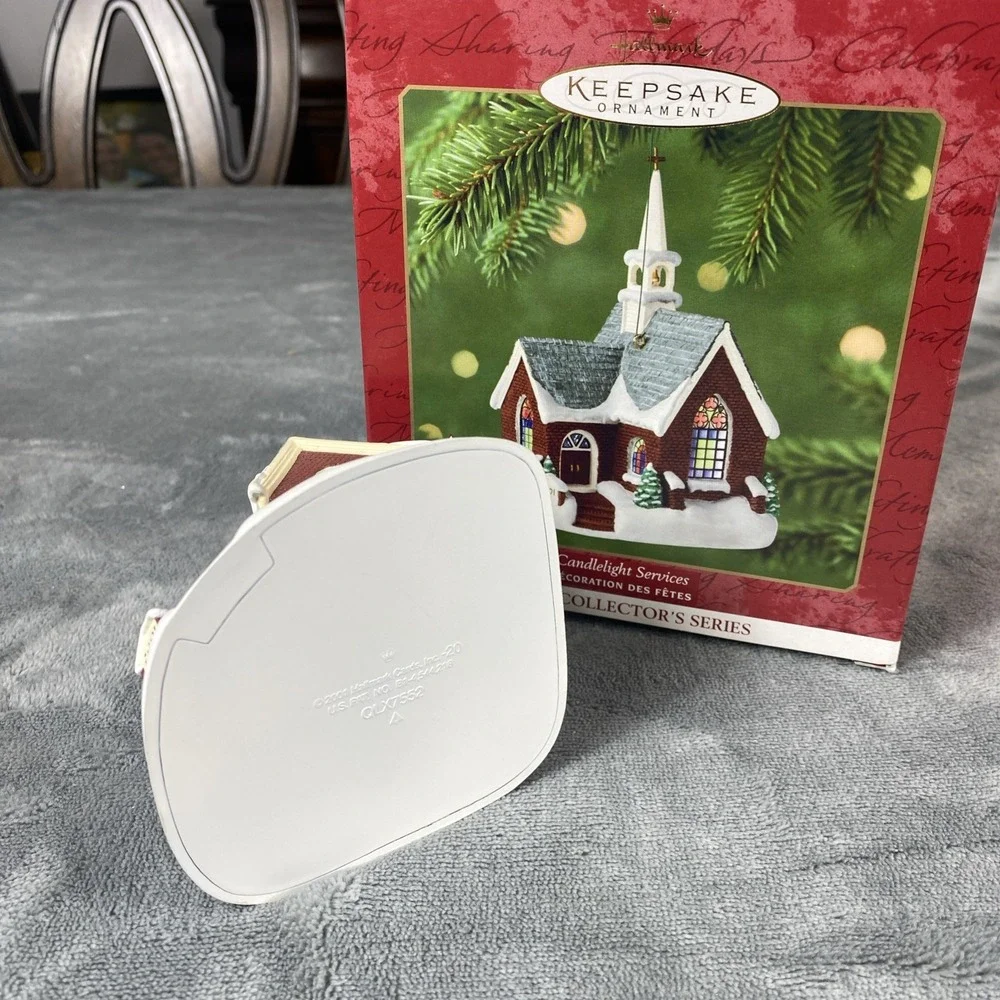 Hallmark Keepsake Ornament Candlelight Services #4 In Series Light 2001